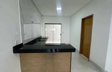 Imagem: A casa possui 2 Dormitórios, 2 Banheiros, 1 Vaga na garagem