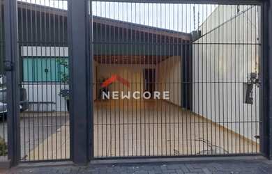 Imagem: A casa possui 3 Dormitórios, 2 Banheiros, 2 Vagas na garagem