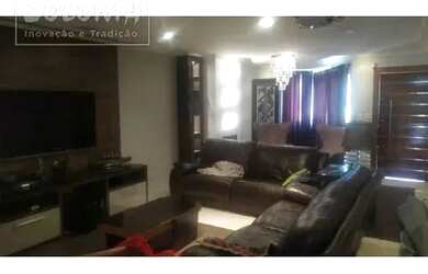 Imagem: A casa possui 4 Dormitórios, 5 Banheiros, 4 Vagas na garagem