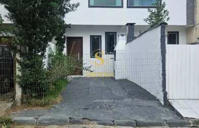 Imagem: A casa possui 2 Dormitórios, 2 Banheiros, 1 Vaga na garagem