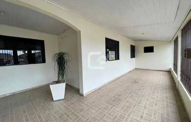 Imagem: A casa para alugar possui 3 Dormitórios, 3 Banheiros, 2 Vagas