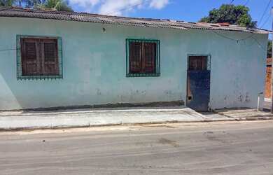 Imagem: A casa possui 2 Dormitórios, 1 Banheiro e está localizado