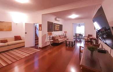 Imagem: A casa possui 3 Dormitórios, 3 Banheiros, 2 Vagas na garagem