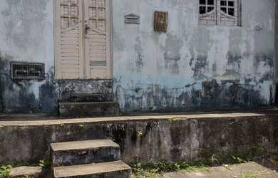 Imagem: A casa possui 3 Dormitórios, 2 Banheiros, 1 Vaga na garagem