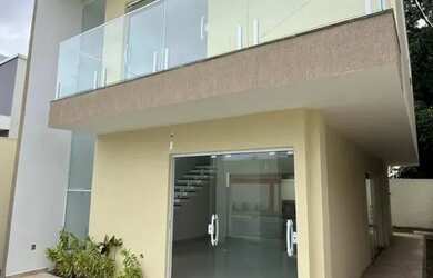 Imagem: A casa possui 3 Dormitórios, 4 Banheiros, 3 Vagas na garagem