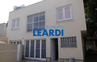 Imagem: O depósito possui 5 Vagas na garagem, 410m² de Área e está