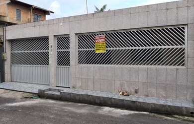 Imagem: A casa possui 3 Dormitórios, 2 Banheiros, 3 Vagas na garagem
