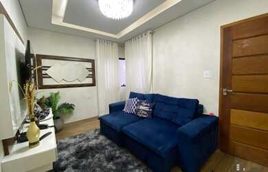 Imagem: A casa possui 3 Dormitórios, 1 Banheiro, 2 Vagas na garagem