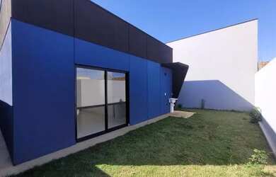 Imagem: A casa possui 2 Dormitórios, 2 Banheiros, 1 Vaga na garagem