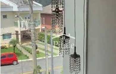 Imagem: A casa em condomínio possui 3 Dormitórios, 3 Banheiros, 350m²