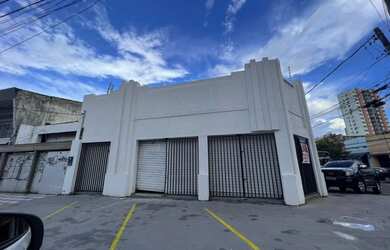 Imagem: O depósito possui 5 Vagas na garagem, 200m² de Área e está