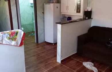 Imagem: A casa possui 1 Dormitório, 1 Banheiro e está localizado
