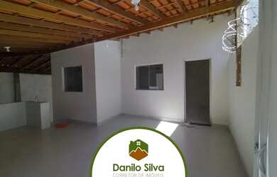 Imagem: A casa possui 3 Dormitórios, 2 Banheiros, 1 Vaga na garagem