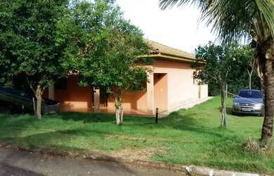 Imagem: A casa em condomínio possui 3 Dormitórios, 2 Banheiros, 5