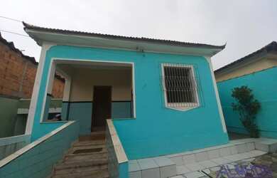 Imagem: A casa possui 2 Dormitórios, 1 Banheiro, 1 Vaga na garagem