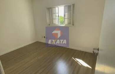 Imagem: A casa possui 3 Dormitórios, 4 Banheiros, 2 Vagas na garagem