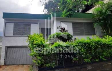 Imagem: A casa possui 3 Dormitórios, 2 Banheiros, 1 Vaga na garagem