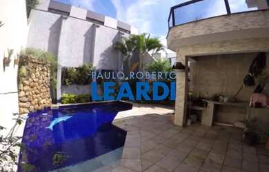 Imagem: A casa possui 5 Dormitórios, 5 Banheiros, 5 Vagas na garagem