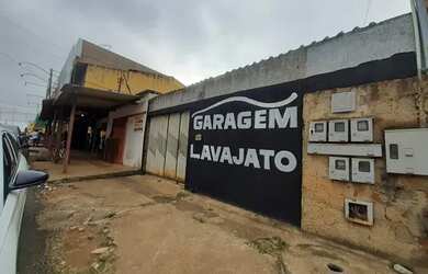 Imagem: A casa possui 3 Dormitórios, 1 Banheiro, 5 Vagas na garagem