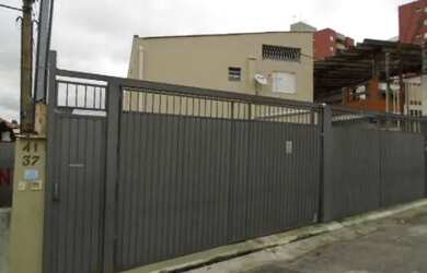 Imagem: A casa possui 2 Dormitórios, 1 Banheiro, 1 Vaga na garagem