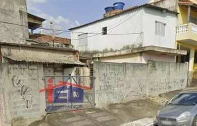 Imagem: A casa possui 3 Dormitórios, 3 Banheiros, 4 Vagas na garagem