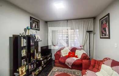 Imagem: A casa possui 3 Dormitórios, 3 Banheiros, 2 Vagas na garagem