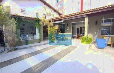 Imagem: A casa possui 4 Dormitórios, 5 Banheiros, 4 Vagas na garagem