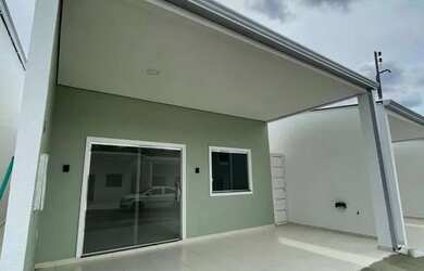 Imagem: A casa possui 3 Dormitórios, 2 Banheiros, 2 Vagas na garagem