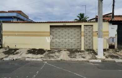 Imagem: A casa possui 2 Dormitórios, 3 Banheiros, 5 Vagas na garagem