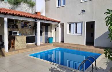 Imagem: A casa em condomínio possui 3 Dormitórios, 3 Banheiros, 1