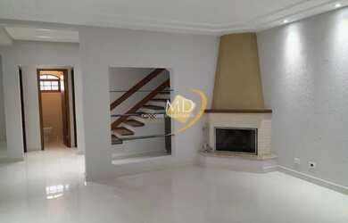 Imagem: A casa possui 3 Dormitórios, 3 Banheiros, 5 Vagas na garagem