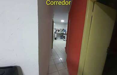 Imagem: A casa possui 3 Dormitórios, 2 Banheiros, 1 Vaga na garagem