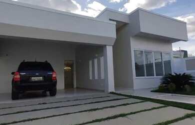 Imagem: A casa possui 4 Dormitórios, 1 Banheiro, 2 Vagas na garagem