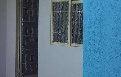 Imagem: A casa e possui 3 Dormitórios, Suítes, 2 Banheiros, 2 Vagas