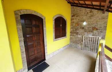 Imagem: A casa possui 3 Dormitórios, 1 Banheiro, 4 Vagas na garagem