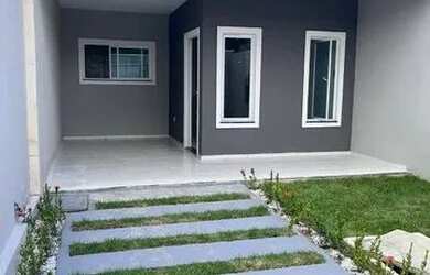 Imagem: A casa possui 3 Dormitórios, 2 Banheiros, 2 Vagas na garagem