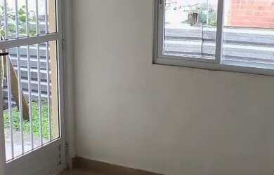 Imagem: A casa possui 2 Dormitórios, 1 Banheiro e está localizado