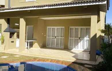 Imagem: A casa em condomínio possui 4 Dormitórios, 5 Banheiros, 3