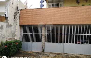 Imagem: A casa possui 4 Dormitórios, 5 Banheiros, 5 Vagas na garagem