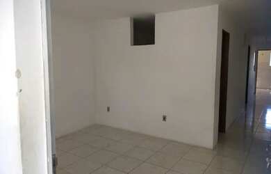 Imagem: A casa possui 2 Dormitórios, 1 Banheiro e está localizado