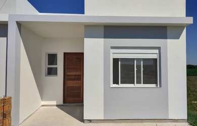 Imagem: A casa possui 2 Dormitórios, 1 Banheiro e está localizado