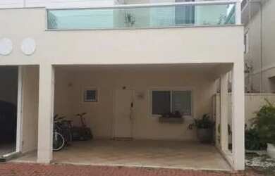 Imagem: A casa em condomínio possui 4 Dormitórios, 4 Banheiros, 2