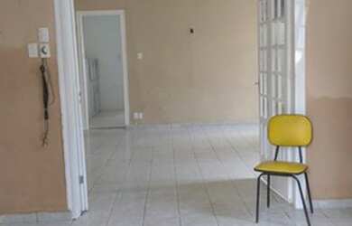 Imagem: O depósito possui 5 Vagas na garagem e 400m² de Área e está