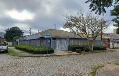 Imagem: A casa possui 2 Dormitórios, 3 Banheiros, 4 Vagas na garagem