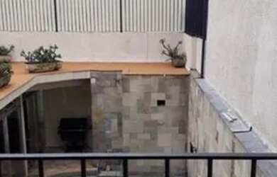 Imagem: A casa possui 4 Dormitórios, 4 Banheiros, 5 Vagas na garagem