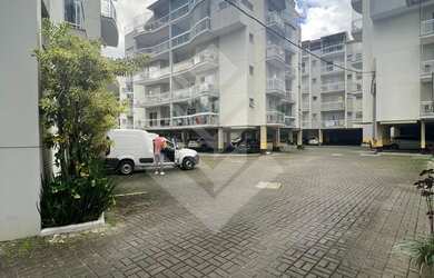 Imagem: O apartamento possui 3 Dormitórios, 1 Banheiro, 2 Vagas na