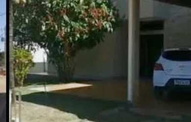 Imagem: A casa em condomínio possui 5 Dormitórios, 5 Banheiros, 5