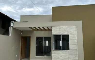 Imagem: A casa possui 2 Dormitórios, 2 Banheiros, 3 Vagas na garagem