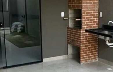 Imagem: A casa possui 2 Dormitórios, 2 Banheiros, 1 Vaga na garagem