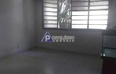 Imagem: A casa possui 5 Dormitórios, 5 Banheiros, 238m² de Área e